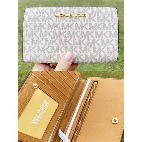 michael kors jet set travel bifold wallet